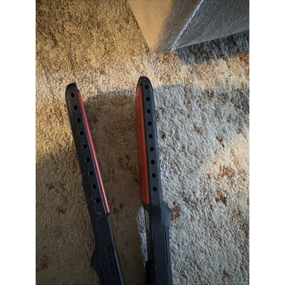 Thairapy 365 Wet or Dry Flat Iron Extra Wide 1.5